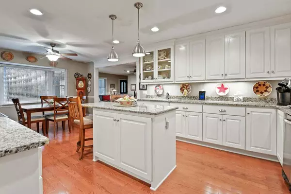 Summerville, SC 29483,302 Summerset Ln