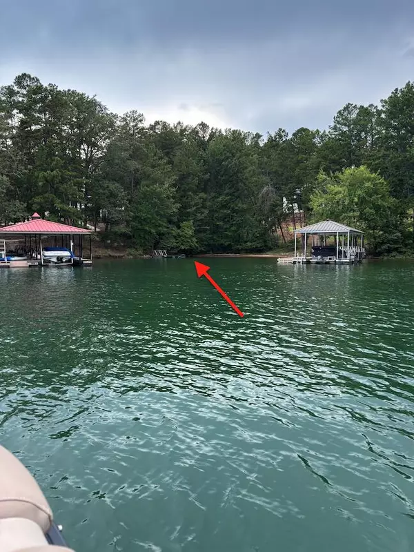 421 Peninsula Rd, West Union, SC 29696