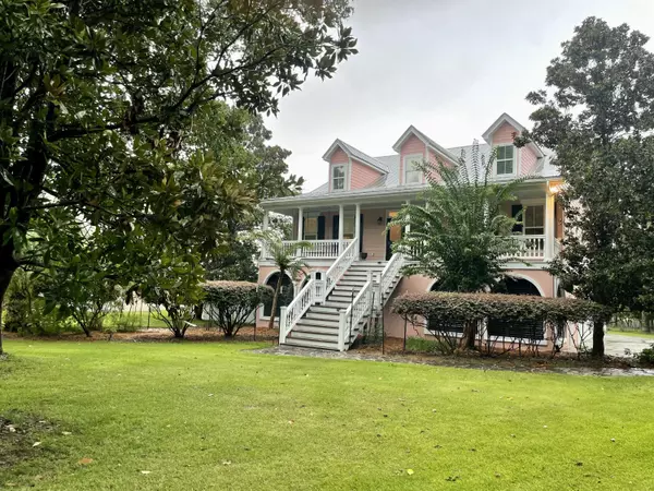 470 Commonwealth Rd, Mount Pleasant, SC 29466
