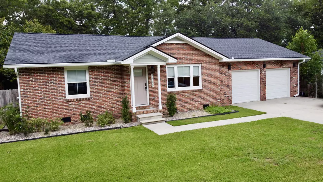 7645 Pinehurst St, North Charleston, SC 29420