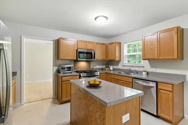 Huger, SC 29450,522 Bertha Ln