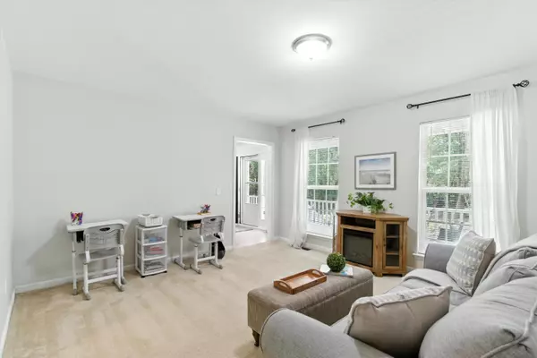 Huger, SC 29450,522 Bertha Ln