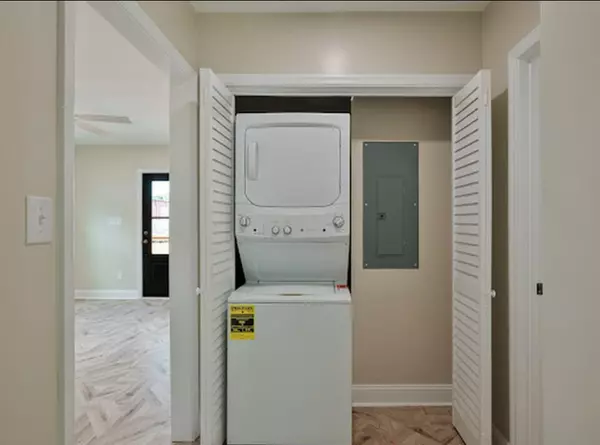 Charleston, SC 29403,1405 E Holt St