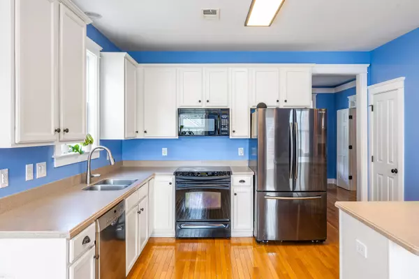 Summerville, SC 29483,218 Barberry St