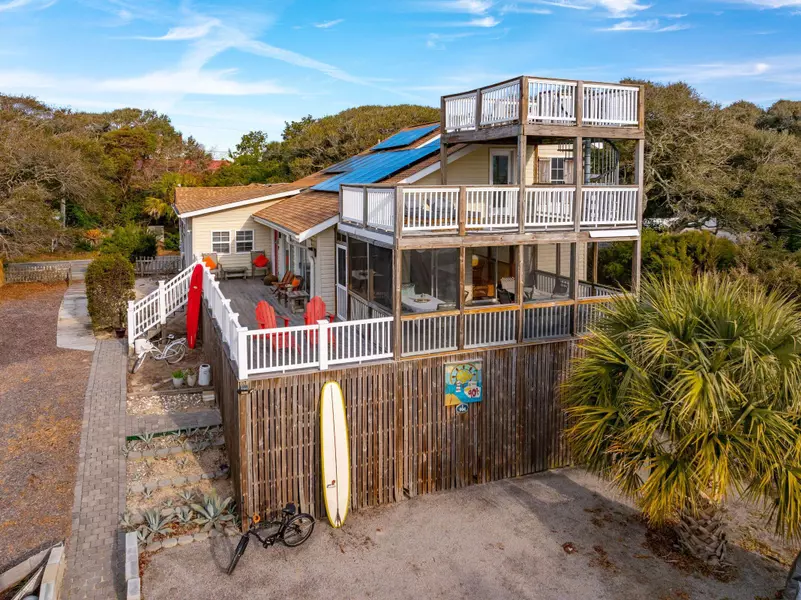 904 E Arctic Ave, Folly Beach, SC 29439