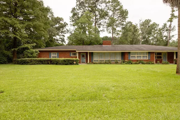 201 Overhill Dr, Walterboro, SC 29488