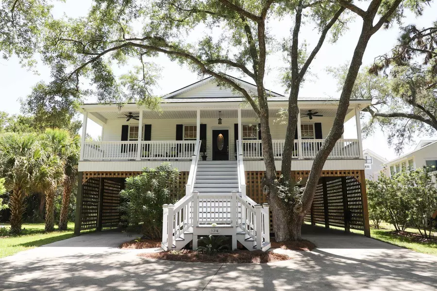 34 Battery Park Rd, Edisto Island, SC 29438