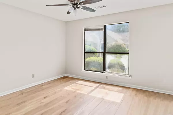 Charleston, SC 29414,933 E Estates Blvd #C