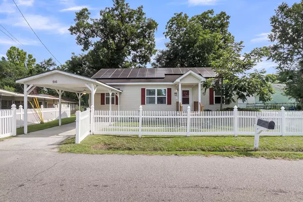 916 Hillsboro Dr, Charleston, SC 29407