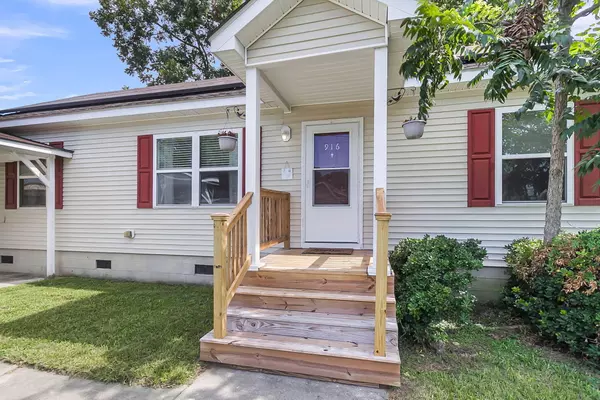 916 Hillsboro Dr, Charleston, SC 29407