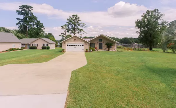 1202 Shore Dr, Manning, SC 29102