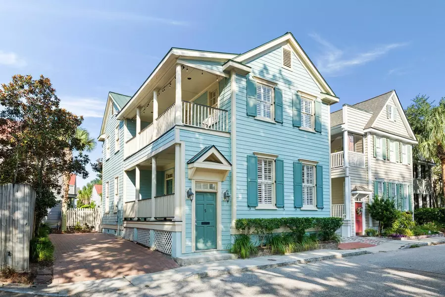 5 Radcliffe Pl, Charleston, SC 29403