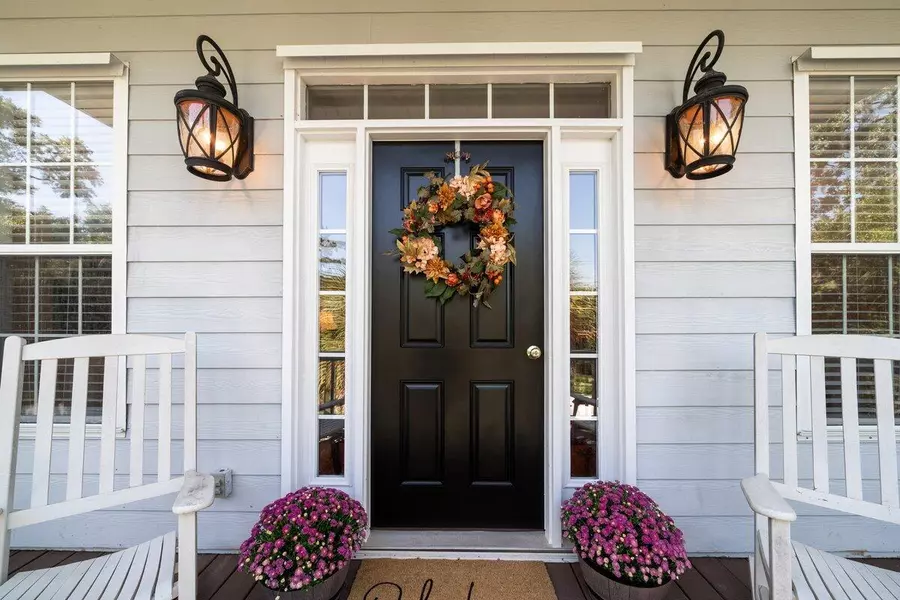 909 Fairway Dr, Edisto Island, SC 29438