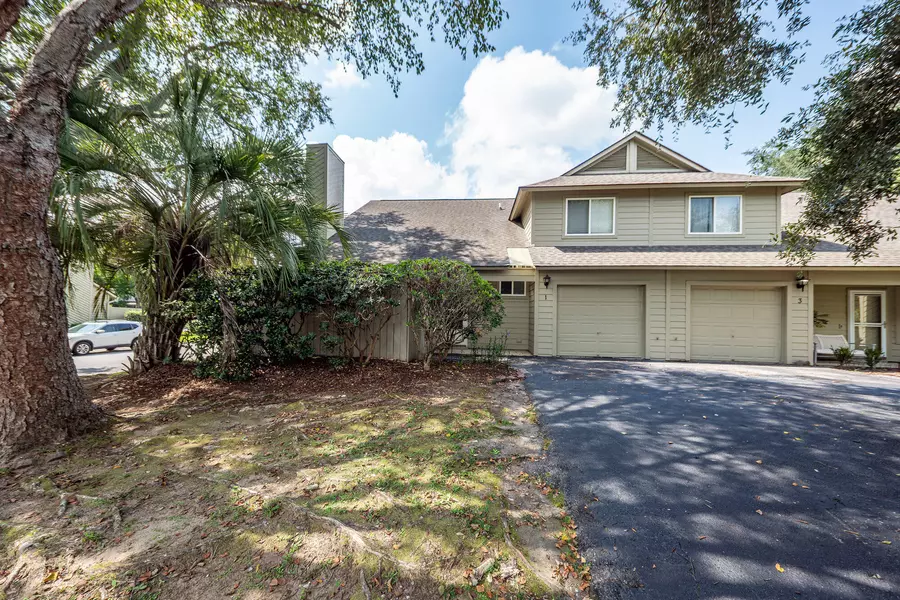 1 Maplecrest Dr, Charleston, SC 29412