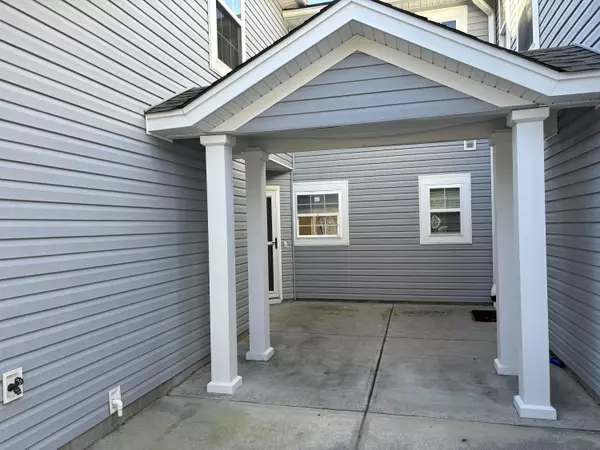 North Charleston, SC 29420,5150 Trump St #2004
