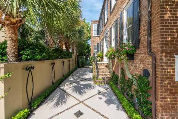 Charleston, SC 29401,69 King St