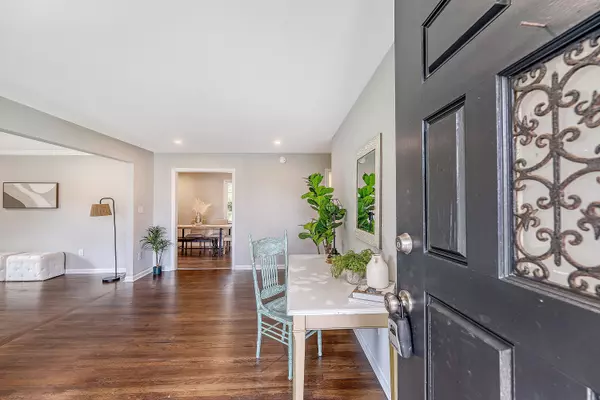 Hanahan, SC 29410,5909 Oak St