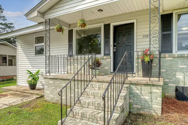 5909 Oak St, Hanahan, SC 29410