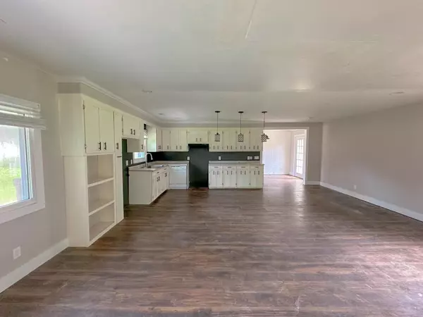 Eutawville, SC 29048,381 Fountain Lake Dr