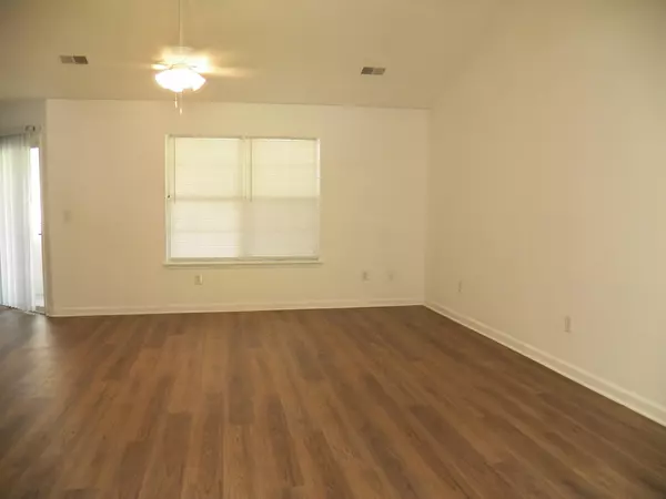 North Charleston, SC 29420,8382 Water Ash Way