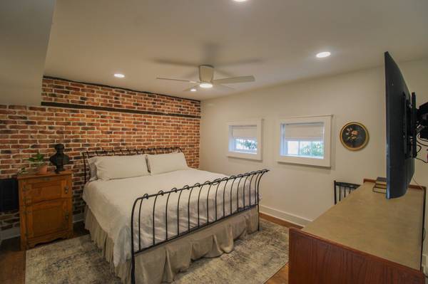 Charleston, SC 29403,52 Chapel St #A