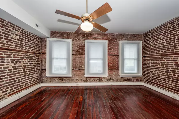 Charleston, SC 29401,290 King St #A