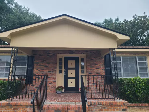 2016 Spruce Blvd, North Charleston, SC 29406