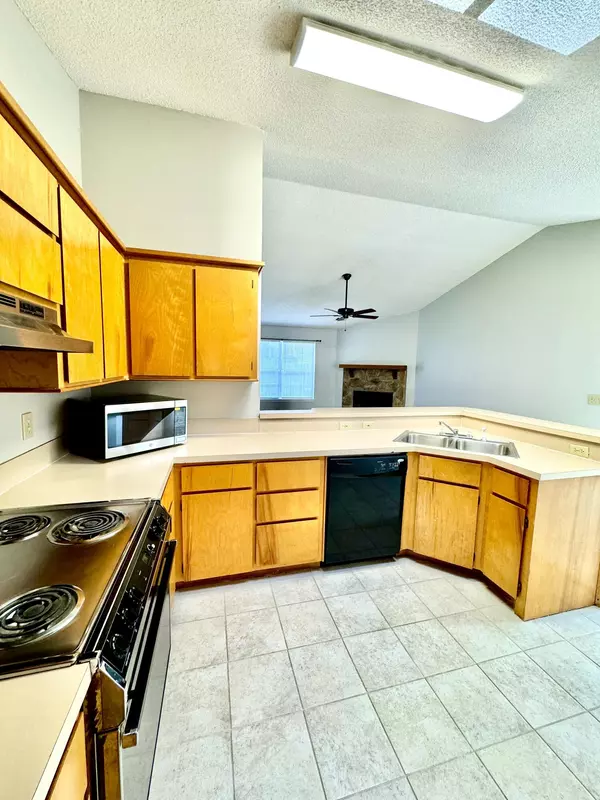 North Charleston, SC 29406,8693 Blackshear Ct