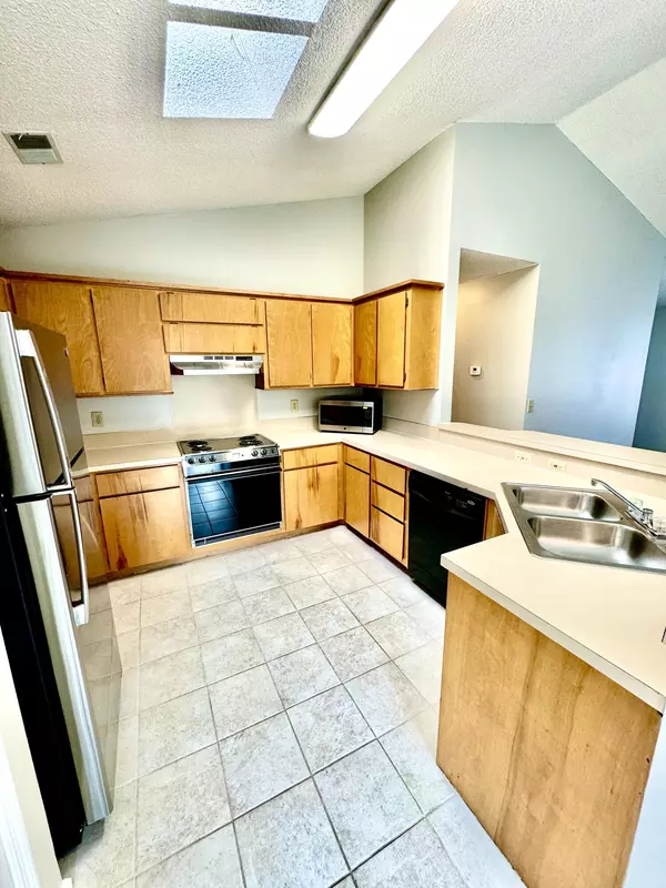 North Charleston, SC 29406,8693 Blackshear Ct