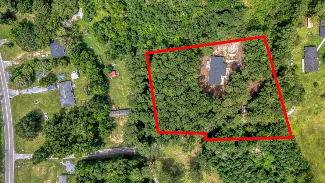 728 Huskie Ln, Saint Stephen, SC 29479