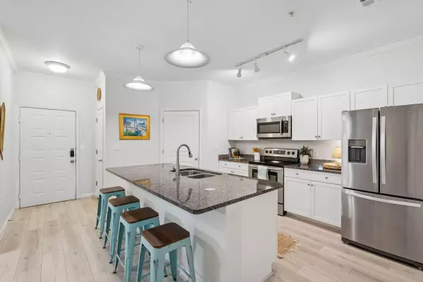 Daniel Island, SC 29492,400 Bucksley Ln #112