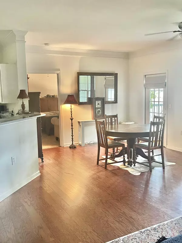 Mount Pleasant, SC 29464,1411 Cambridge Lakes Dr #108a