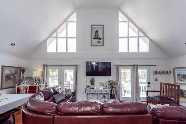 Folly Beach, SC 29439,212 W Indian Ave