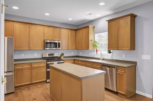 North Charleston, SC 29420,8728 Silvercreek Ln