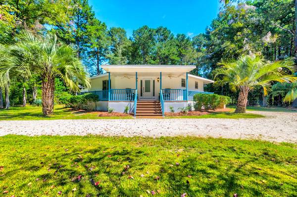 141 Meredith Dr, Eutawville, SC 29048
