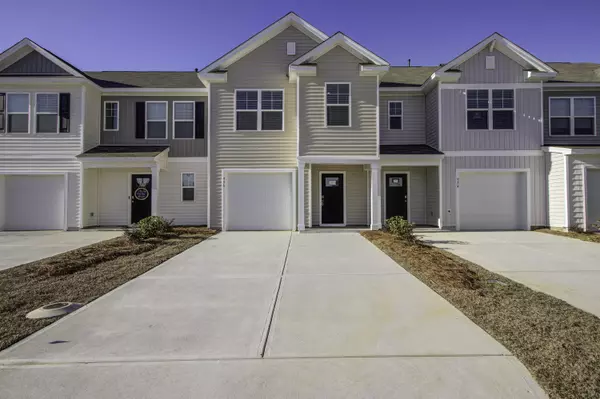 956 Long Bluff Rd, Summerville, SC 29486