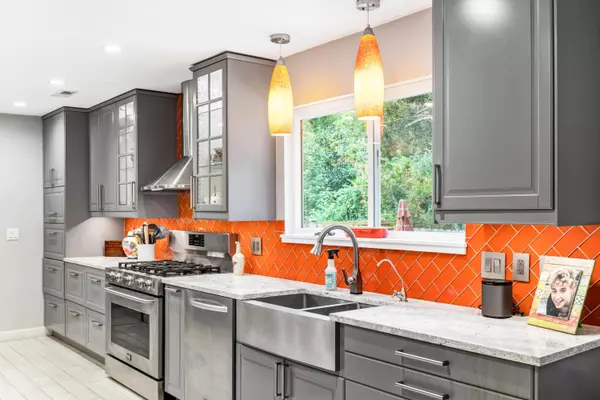 Mount Pleasant, SC 29464,811 Law Ln