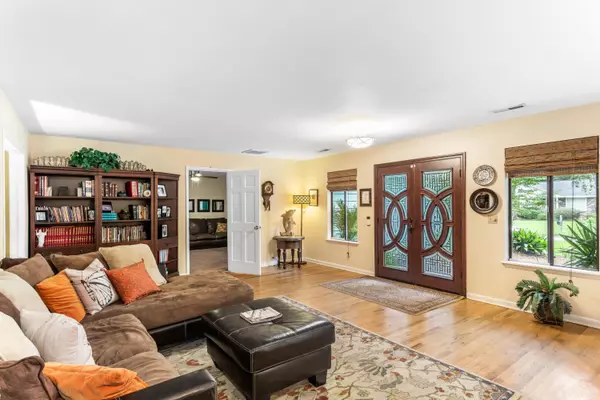 Mount Pleasant, SC 29464,811 Law Ln