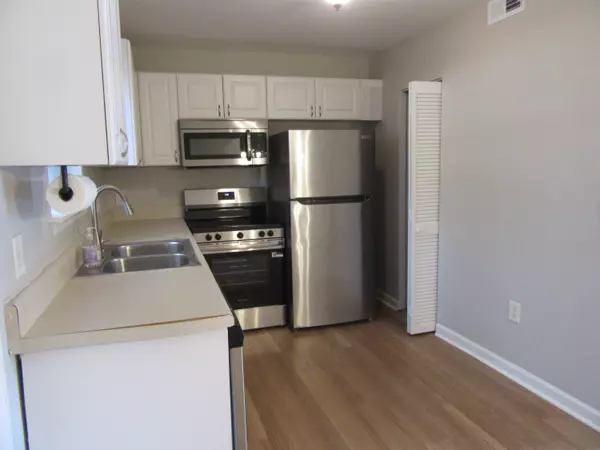 Charleston, SC 29414,415 Parkdale Dr #16e