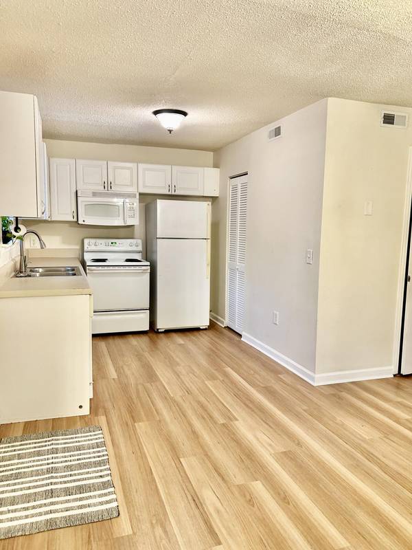 Charleston, SC 29414,415 Parkdale Dr #16e