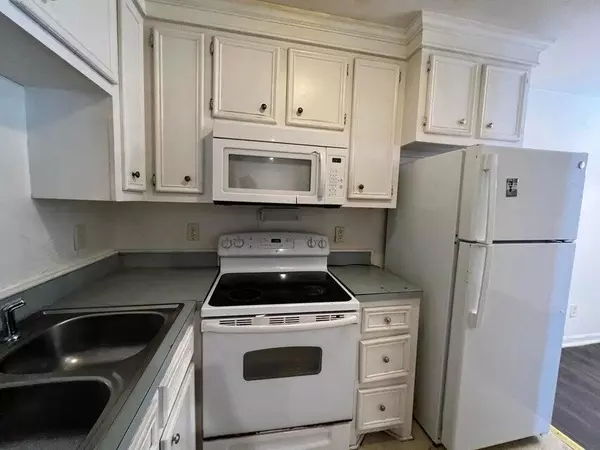 North Charleston, SC 29405,3930 Azalea Dr #T