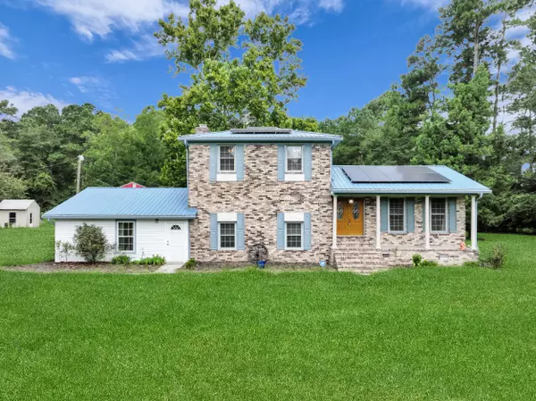 276 S Railroad Ave, Harleyville, SC 29448