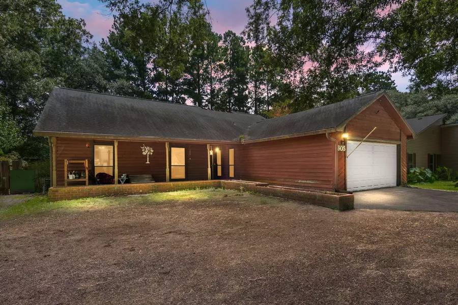 605 Woodward Blvd, Summerville, SC 29483