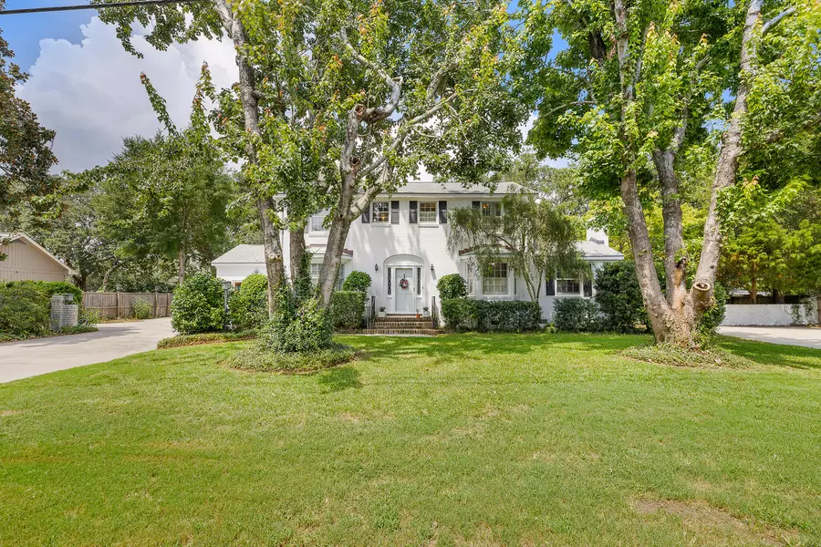 1026 Fort Sumter Dr, Charleston, SC 29412