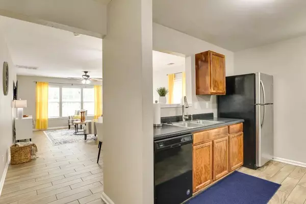 North Charleston, SC 29420,1208 Vistiana Dr