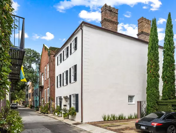 Charleston, SC 29401,8 & 8 1/2 Elliott Street