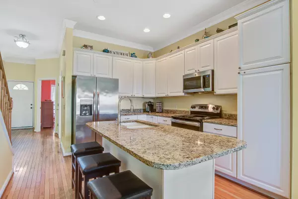 Folly Beach, SC 29439,90 W 2nd St