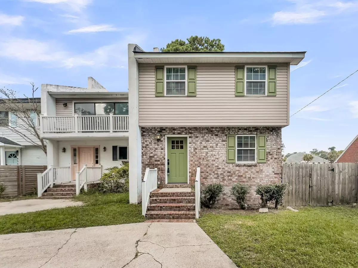 Mount Pleasant, SC 29464,960 Myrtle Ct