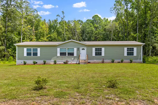 611 Finlay Ln, Cottageville, SC 29435