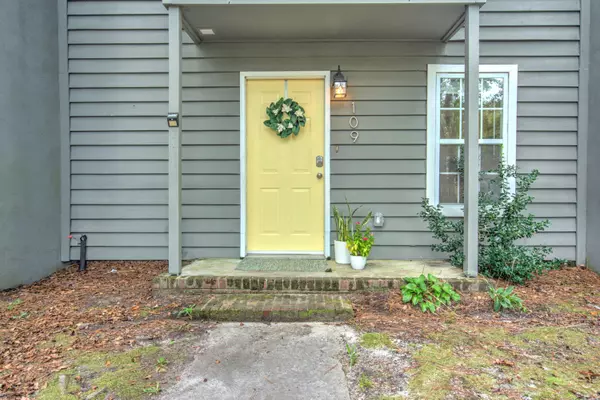 Summerville, SC 29483,109 N Birch St